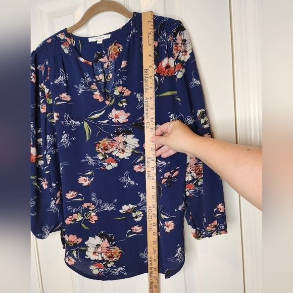 NWOT Fun2Fun 3/4 Length Sleeve Navy Floral Blouse with Splitneck Size S - Picture 3 of 13